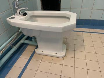 Vintage Bidet in zeer goede staat met mengkraan .  beschikbaar voor biedingen