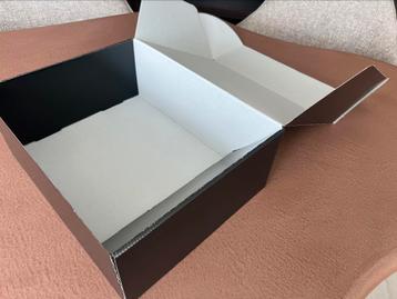 40 nieuwe postdozen 38x30x14 beschikbaar voor biedingen