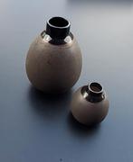 Twee decoratieve vazen, Ophalen, Zo goed als nieuw