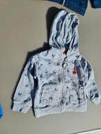 grijze cardigan, gilles, pull, hoody, trui met rits 18m/80cm, Enlèvement ou Envoi, Comme neuf