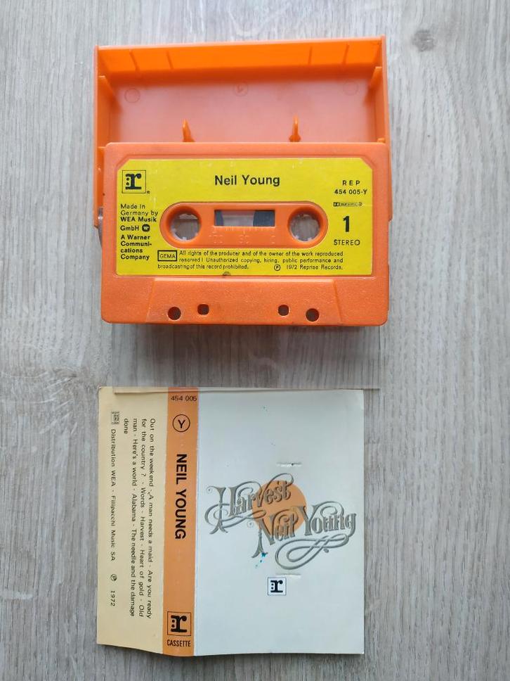 NEIL YOUNG HARVEST CASSETTE, CD & DVD, Cassettes audio, Utilisé, Originale, 1 cassette audio, Avec boîte de rangement, étagère ou coffret