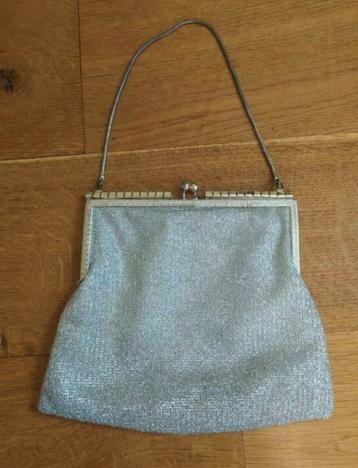 Vintage handtasje zilverkleurig  beschikbaar voor biedingen