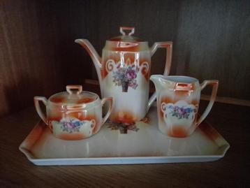 Vintage porceleinen koffieset beschikbaar voor biedingen