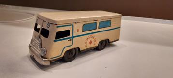 oude speelgoed-ambulance