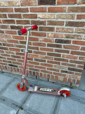 Rode scooter  beschikbaar voor biedingen