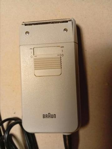 BRAUN vintage elektrisch scheerapparaat beschikbaar voor biedingen