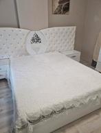 A vendre un lit double avec table de chevet, Maison & Meubles, Chambre à coucher | Lits boxsprings, Utilisé, Enlèvement ou Envoi