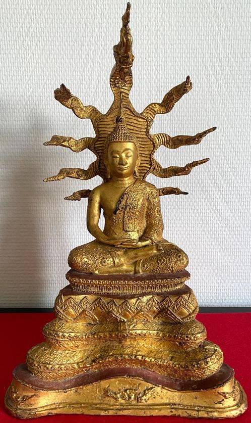 Zeldzame vergulde bronzen Boeddha op Naga - 1920, Antiek en Kunst, Kunst | Niet-Westerse kunst, Ophalen of Verzenden