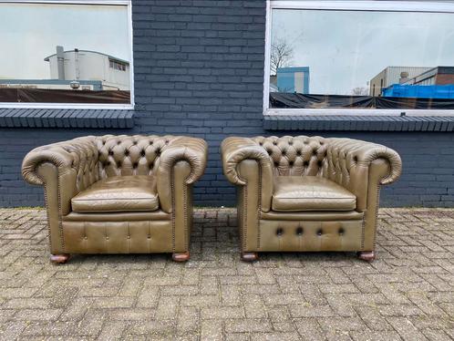 Twee prachtige Chesterfield zetels groen GRATIS GELEVERD!, Antiek en Kunst, Antiek | Meubels | Stoelen en Sofa's, Ophalen of Verzenden