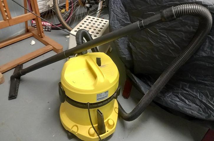 Kärcher WD 2 stofzuiger voor nat en droog gebruik, Doe-het-zelf en Bouw, Reinigingsmachines, Gebruikt, Waterstofzuiger, Ophalen of Verzenden