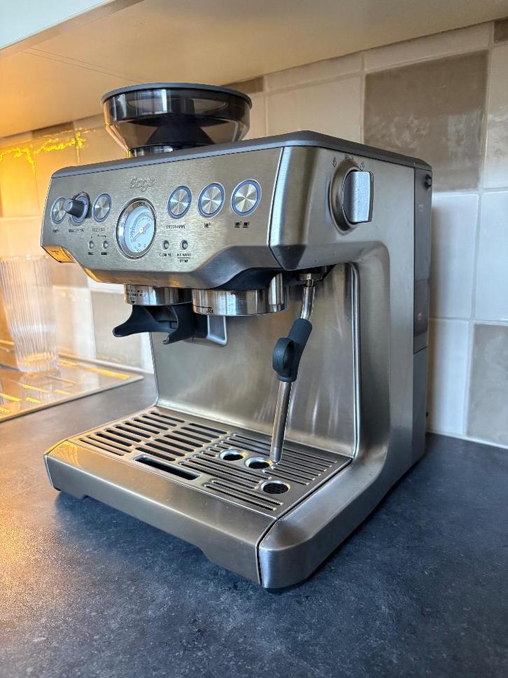 Sage Barista Express (Metallic), Electroménager, Cafetières, Utilisé, Café en grains, Machine à espresso, 2 à 4 tasses, Réservoir d'eau amovible