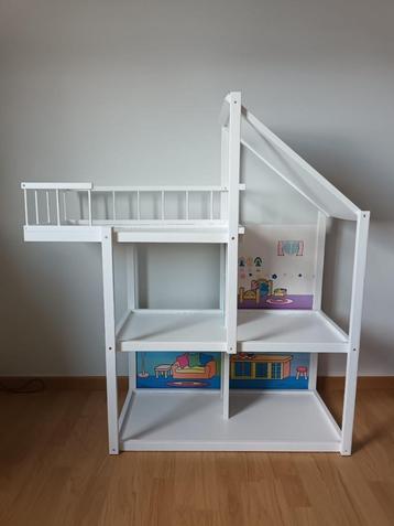 Poppenhuis wit beschikbaar voor biedingen