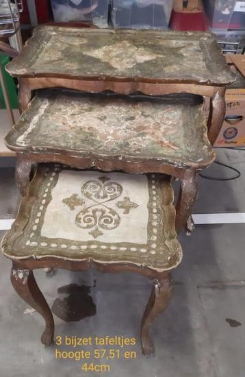 3 tables d'appoint, Enlèvement