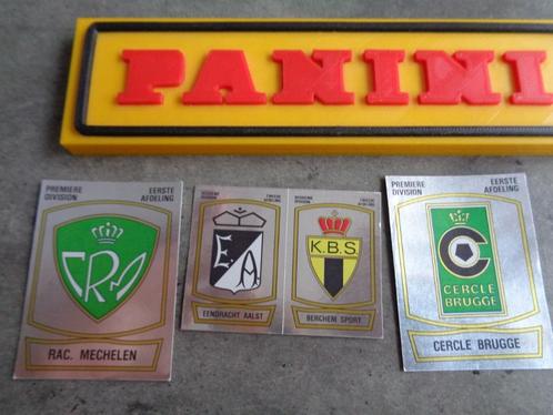 PANINI VOETBAL STICKERS FOOTBALL 90 3X BADGES EMBLEMEN en, Hobby en Vrije tijd, Stickers en Plaatjes, Ophalen of Verzenden