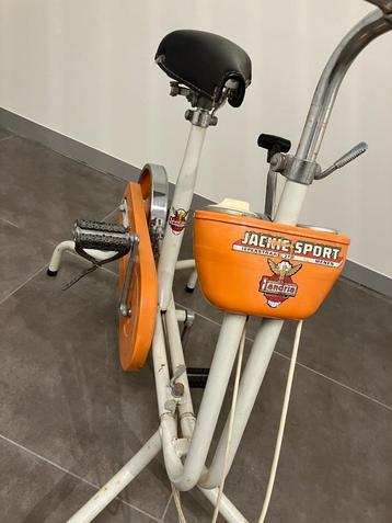 Retro fiets beschikbaar voor biedingen