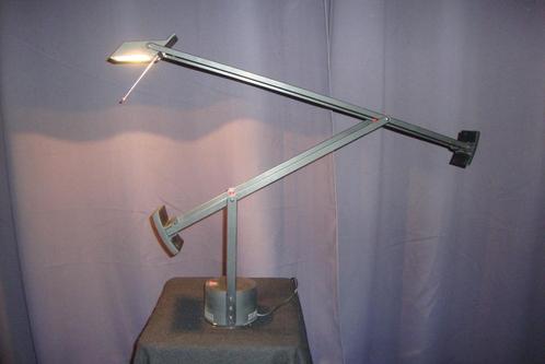 Artemide Tizio 1972 Richard Sapper, Maison & Meubles, Lampes | Lampes de table, Utilisé, 50 à 75 cm, Métal, Enlèvement