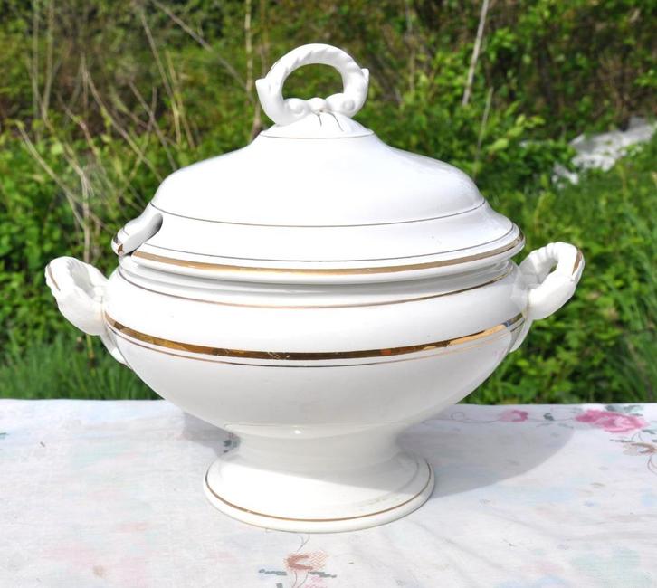 soupière boch faience blanche avec rehaut ligne or, Antiquités & Art, Antiquités | Céramique & Poterie, Enlèvement ou Envoi