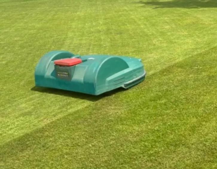 proffecionele robot maaier BELROBOTICS PARCMOW, Tuin en Terras, Robotmaaiers, Gebruikt, Meer dan 25 cm, Bestuurbaar via app, Ophalen of Verzenden