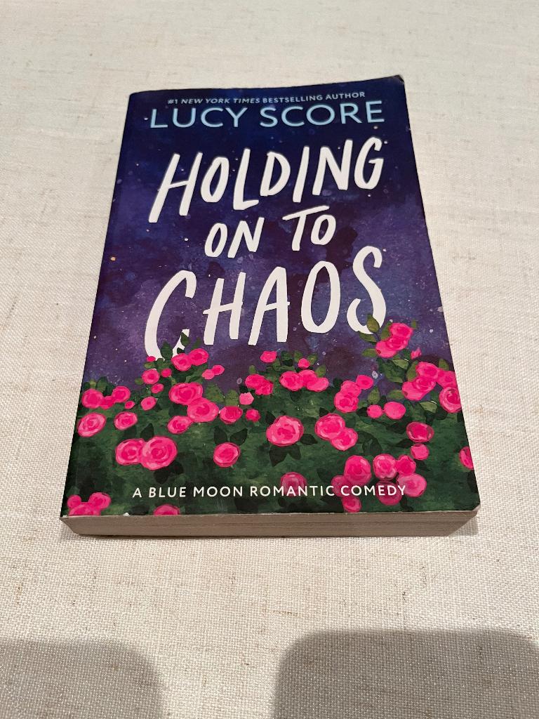 Holding on to chaos, Enlèvement ou Envoi, Utilisé, Lucy Score, Belgique