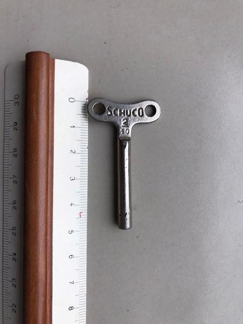 Rare clé Schuco n2/40 de 5cm de long, Antiquités & Art, Antiquités | Jouets, Envoi