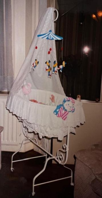 wiegje beschikbaar voor biedingen