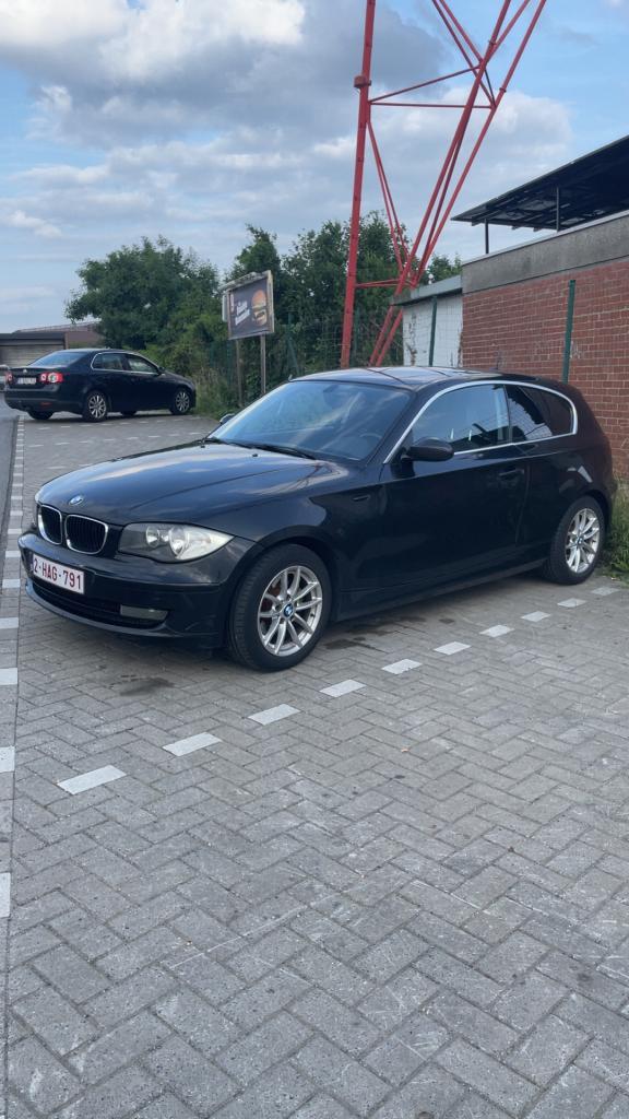 BMW 118d E81 2009, Auto's, BMW, Particulier, 1 Reeks, Cruise Control, Diesel, Euro 5, Berline, 3 deurs, Handgeschakeld, Zwart