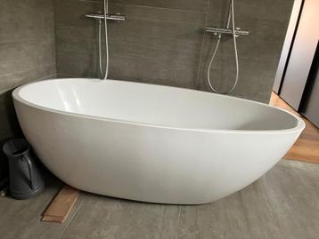 Groot vrijstaand ligbad modern ovaal 180cm beschikbaar voor biedingen