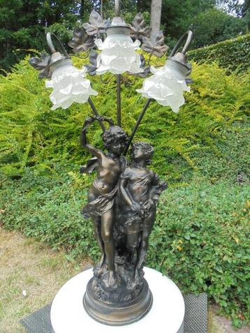 Groot Antiek Beeld Koppel met lamp brons look A.Moreau 80 cm beschikbaar voor biedingen