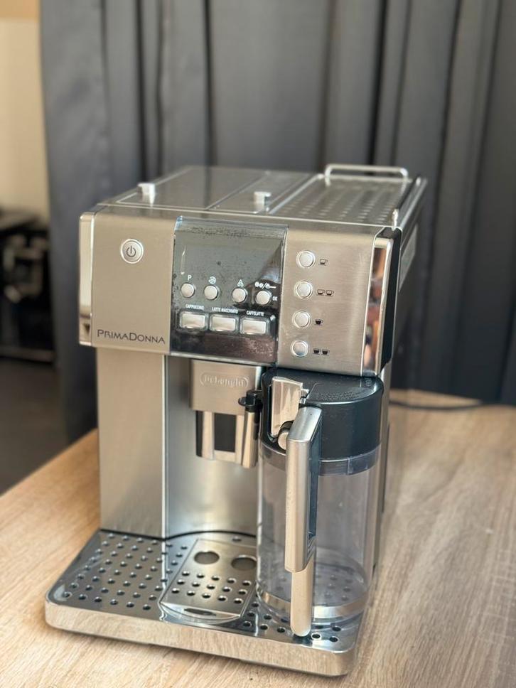 Machine à café Delonghi PrimaDonna ESAM6600, Elektronische apparatuur, Koffiezetapparaten, Zo goed als nieuw, Ophalen