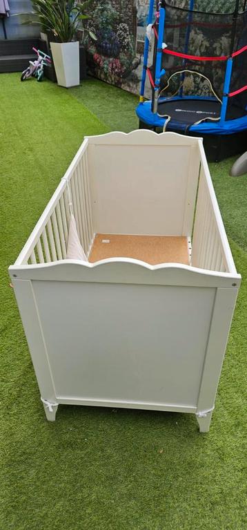 Baby Bed with Mattresses beschikbaar voor biedingen