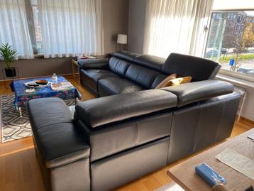 Lederen hoekzetel beschikbaar voor biedingen