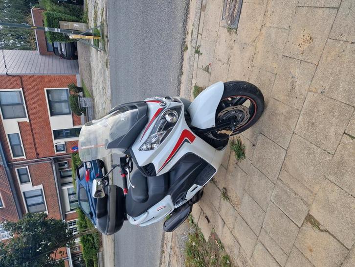 Sym maxsym 400i, Fietsen en Brommers, Scooters | SYM, Zo goed als nieuw, Overige modellen, Benzine