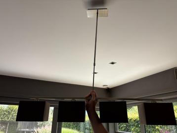 Plafondlamp 4 lichten op staaf beschikbaar voor biedingen