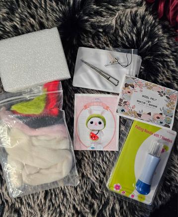 Kit complet feutrine lapin mignon + aiguilles à poinçonner 