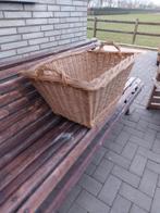 oude rieten wasmand, Enlèvement