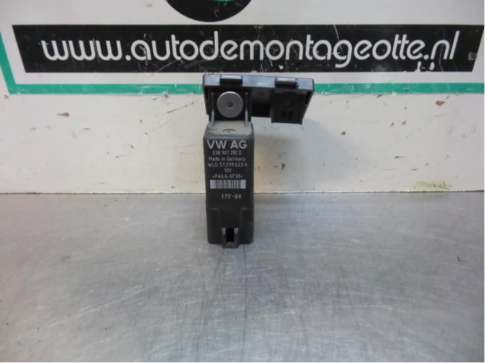 Voorgloei Relais van een Volkswagen Caddy (Caddy 04-), Auto-onderdelen, Elektronica en Kabels, Volkswagen, Gebruikt, 3 maanden garantie