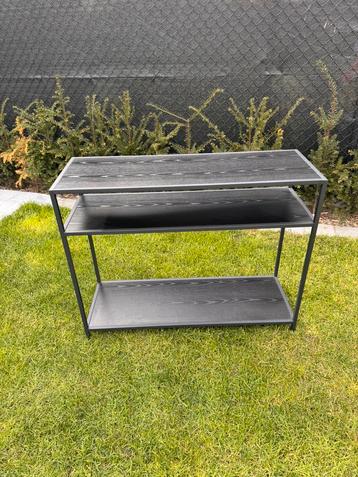 Zwarte tafel inkomhal beschikbaar voor biedingen