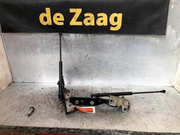 Motorkap Scharnier van een Alfa Romeo Giulietta beschikbaar voor biedingen