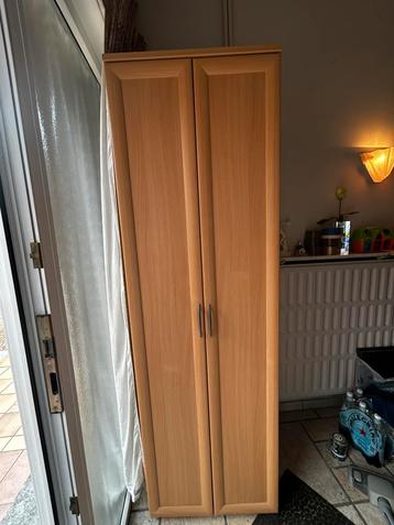 Garderobe kast en opbergkast beschikbaar voor biedingen