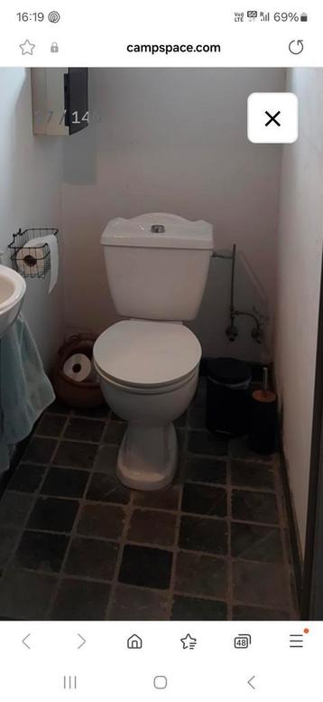 Toilet wc en bijpassend wastafeltje beschikbaar voor biedingen