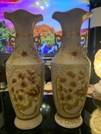 AWESOME VINTAGES COUPLE VASE WITH GOLD GILDING AND SPECIAL