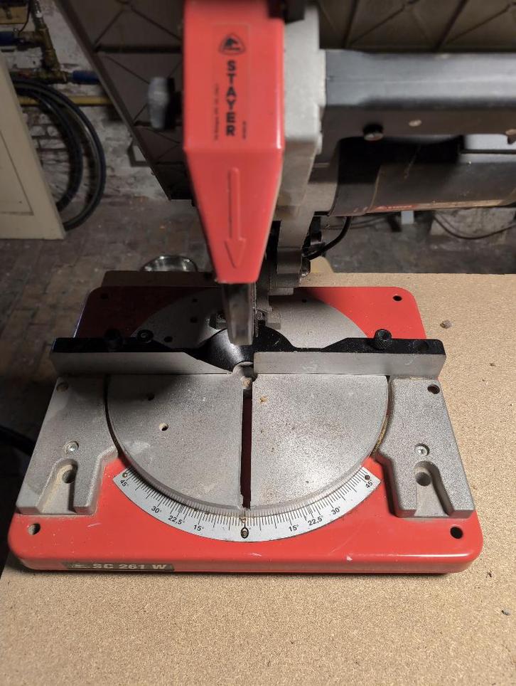 Table combinée et scie à onglets, Bricolage & Construction, Outillage | Scies mécaniques, Utilisé, Scie à onglet, 600 à 1200 watts