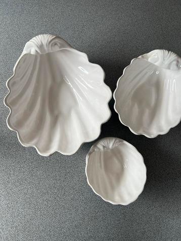 3 Schalen beschikbaar voor biedingen