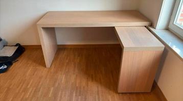 Lichte eike bureau in zeer goede staat beschikbaar voor biedingen
