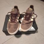 Nieuwe adidas schoenen maat 43/44, Bruin, Nieuw, Ophalen of Verzenden, Adidas