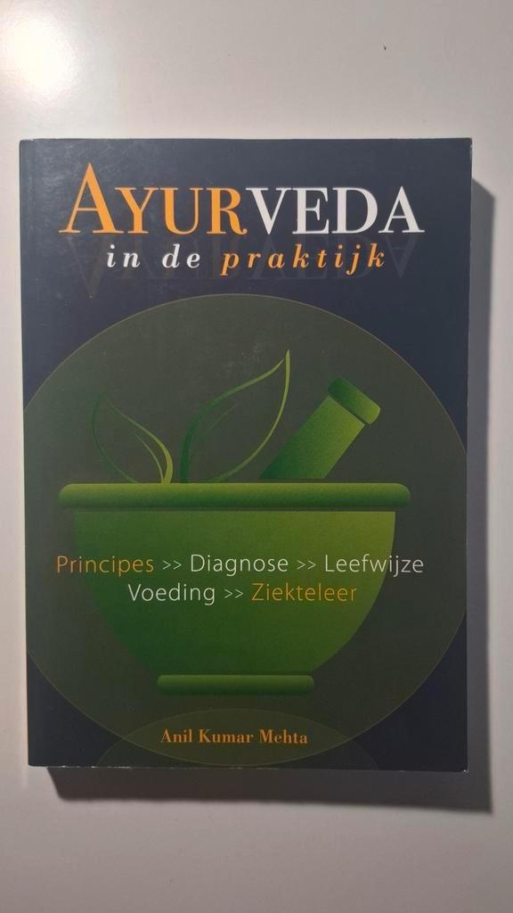 Anil Kumar Mehta - Ayurveda in de praktijk, Livres, Science, Comme neuf, Enlèvement ou Envoi