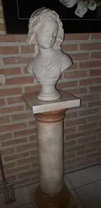 Wit marmeren beeld op, Ophalen