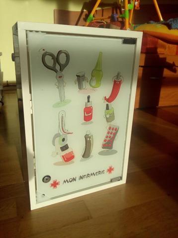 Armoire à pharmacie beschikbaar voor biedingen