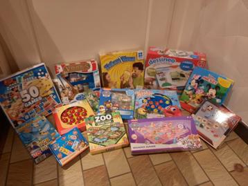 Verschillende gezelschapsspellen, bouwblokken, puzzels,...  beschikbaar voor biedingen