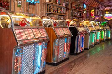 jukebox museum  iedere zondag middag  ook  verkoop  13.00 u  beschikbaar voor biedingen